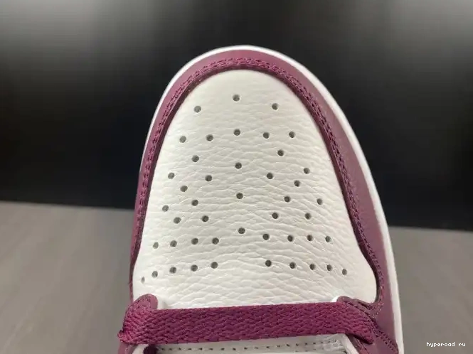555088-611 High OG Air Jordan 1 Bordeaux 0408